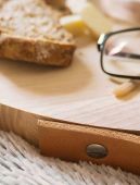 Доска сервировочная Utility из ясеня с ручкой из кожи, 25 см., круглая, LSA International, арт.:W114-01-250